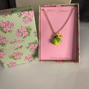 🐝Betsey Johnson Bee Pendant Necklace - Green and Yellow